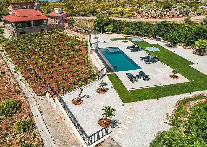 Villa Recluso-3 Bd Luxury Country Villa, Huge Heated Pool With Hydromassage, Individual Bbq & Large Yard, Mountain View