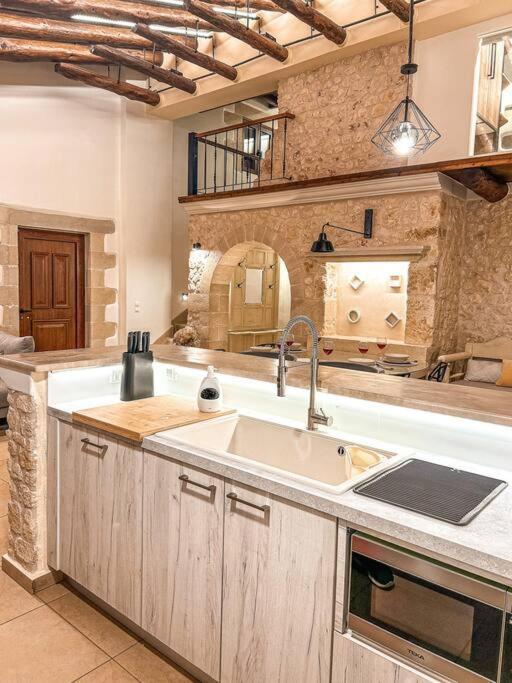 Villa Recluso-3 Bd Luxury Country Villa, Huge Heated Pool With Hydromassage, Individual Bbq & Large Yard, Mountain View