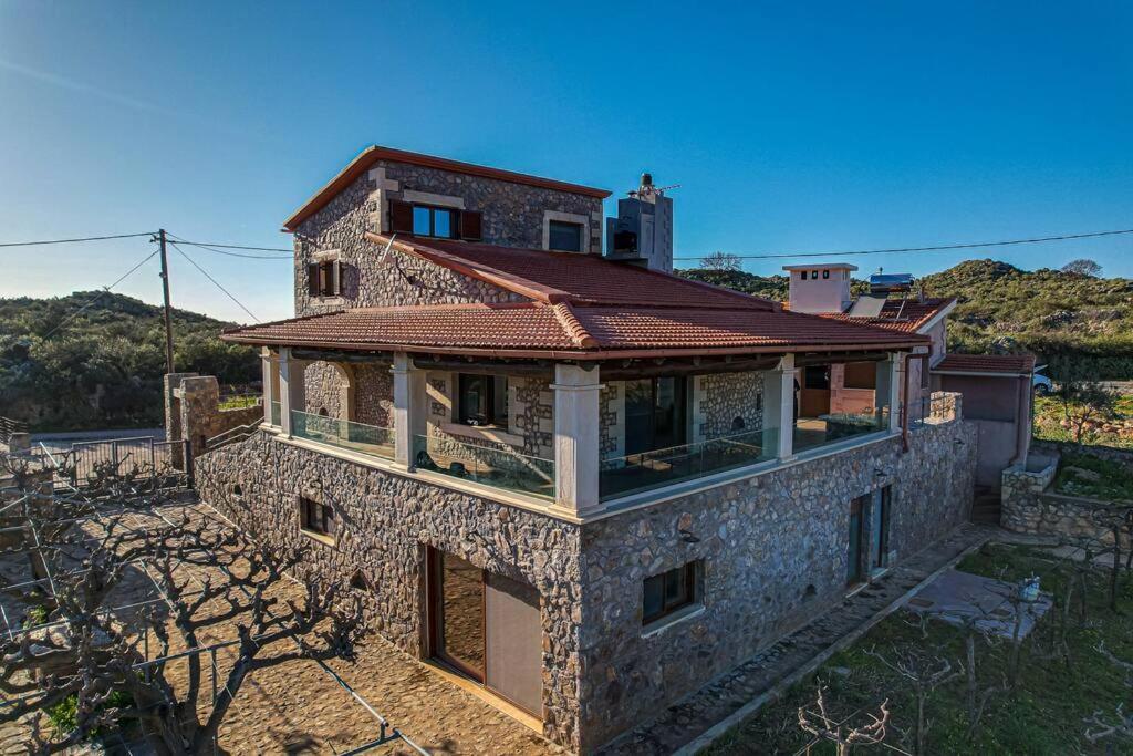Recluso-3 Bd Luxury Country Villa, Huge Heated Pool With Hydromassage, Individual Bbq & Large Yard, Mountain View Villa