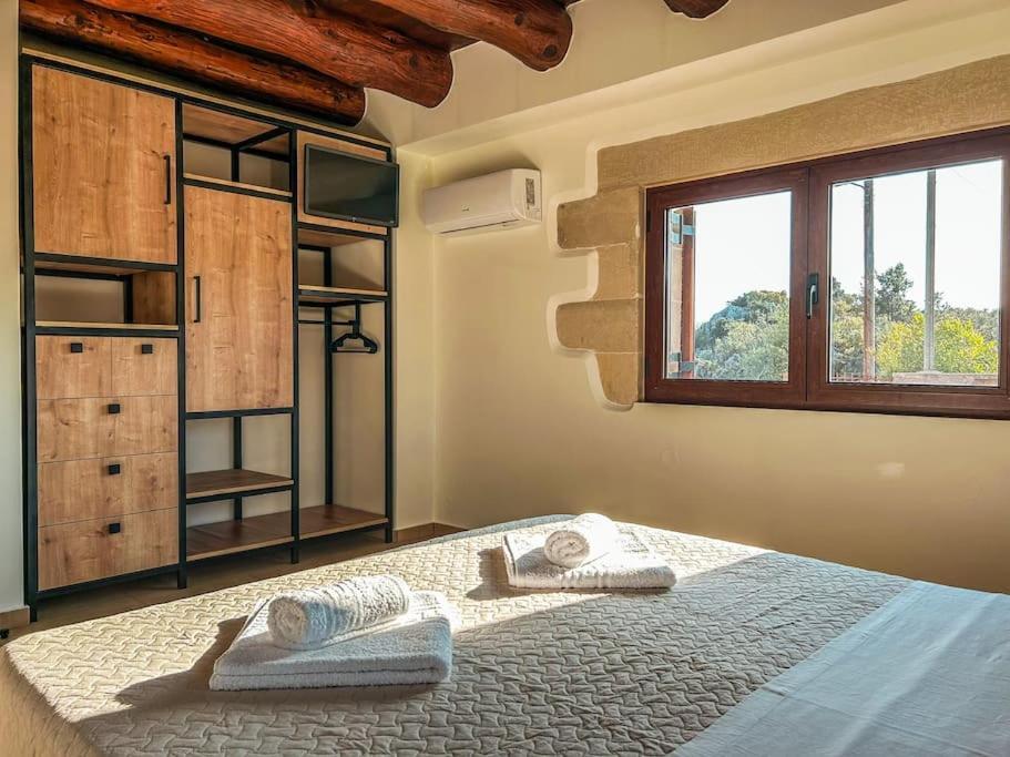 Recluso-3 Bd Luxury Country Villa, Huge Heated Pool With Hydromassage, Individual Bbq & Large Yard, Mountain View Villa