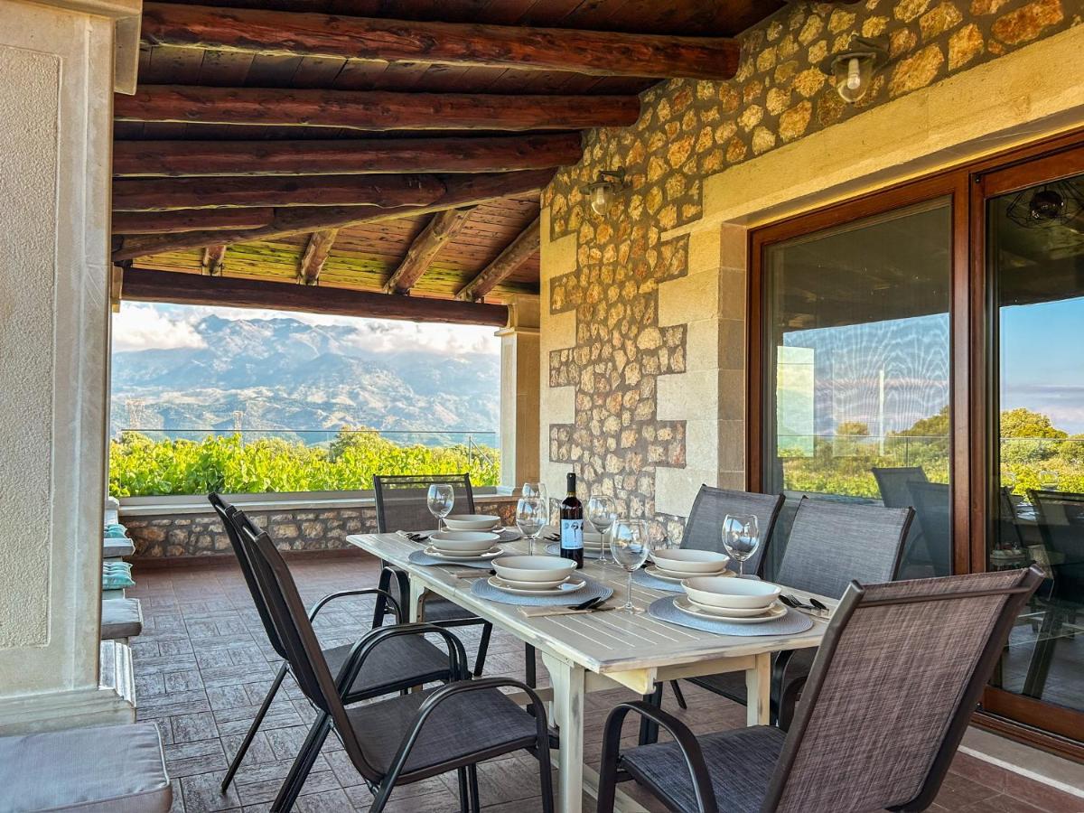 Recluso-3 Bd Luxury Country Villa, Huge Heated Pool With Hydromassage, Individual Bbq & Large Yard, Mountain View Villa Maláxa
