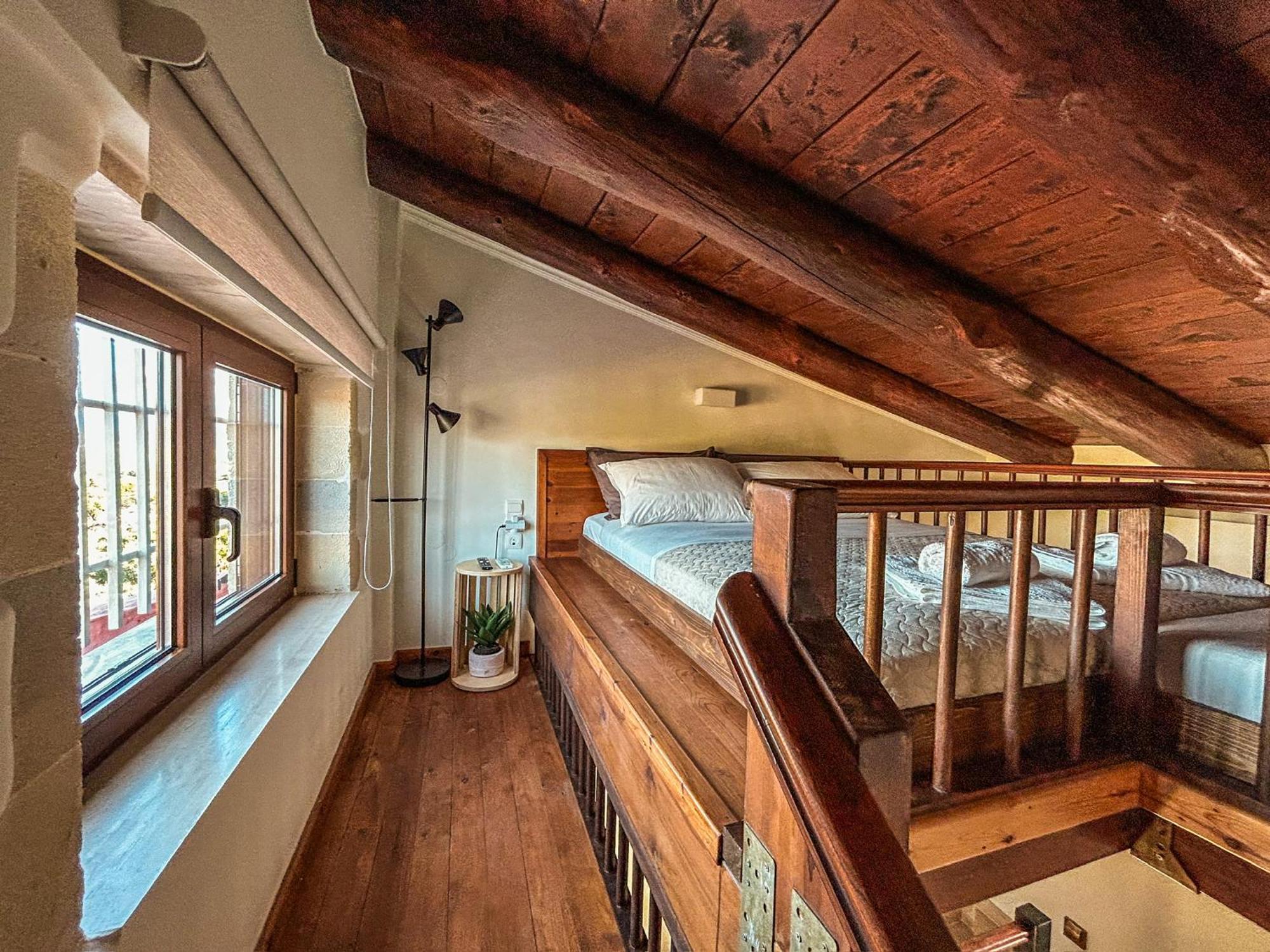 Recluso-3 Bd Luxury Country Villa, Huge Heated Pool With Hydromassage, Individual Bbq & Large Yard, Mountain View Villa *