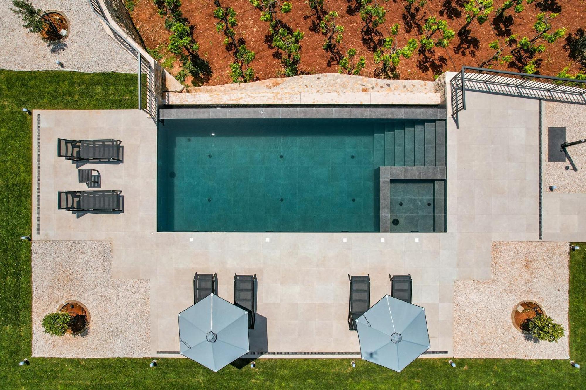 Recluso-3 Bd Luxury Country Villa, Huge Heated Pool With Hydromassage, Individual Bbq & Large Yard, Mountain View Villa Maláxa