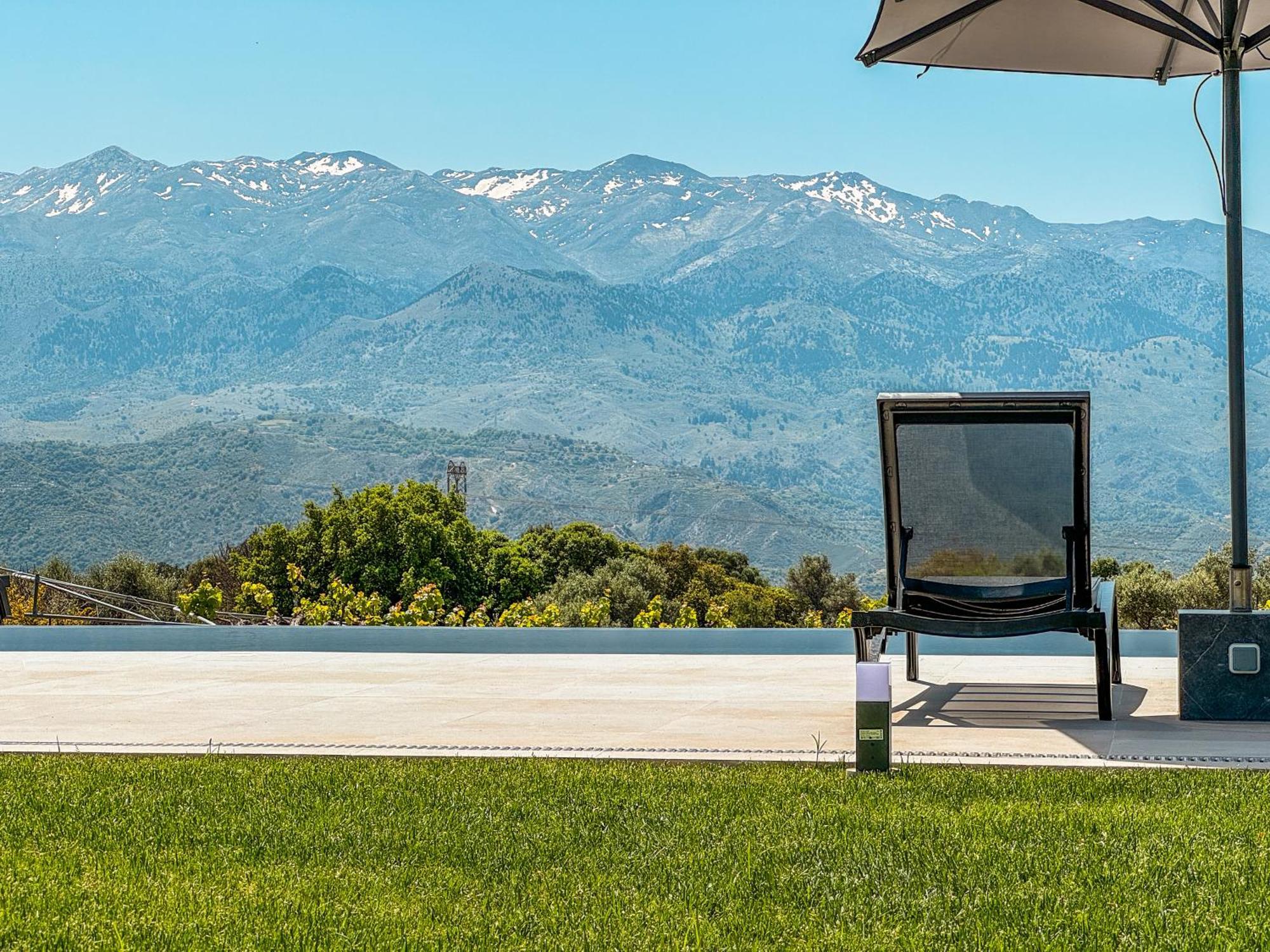 Recluso-3 Bd Luxury Country Villa, Huge Heated Pool With Hydromassage, Individual Bbq & Large Yard, Mountain View Maláxa