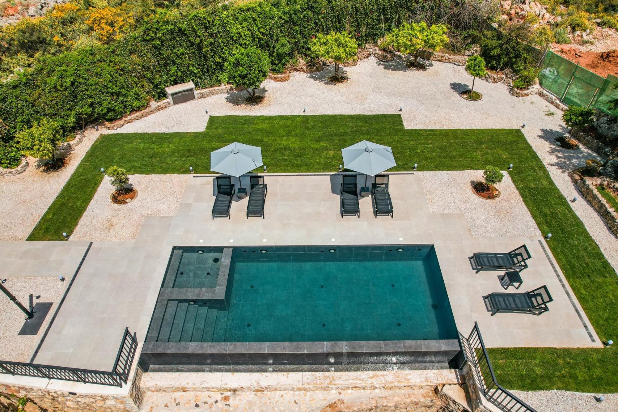 Recluso-3 Bd Luxury Country Villa, Huge Heated Pool With Hydromassage, Individual Bbq & Large Yard, Mountain View Villa Maláxa