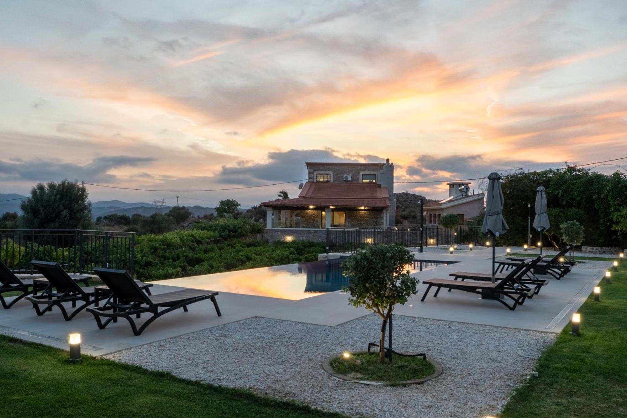 Vila Recluso-3 Bd Luxury Country Villa, Huge Heated Pool With Hydromassage, Individual Bbq & Large Yard, Mountain View Maláxa
