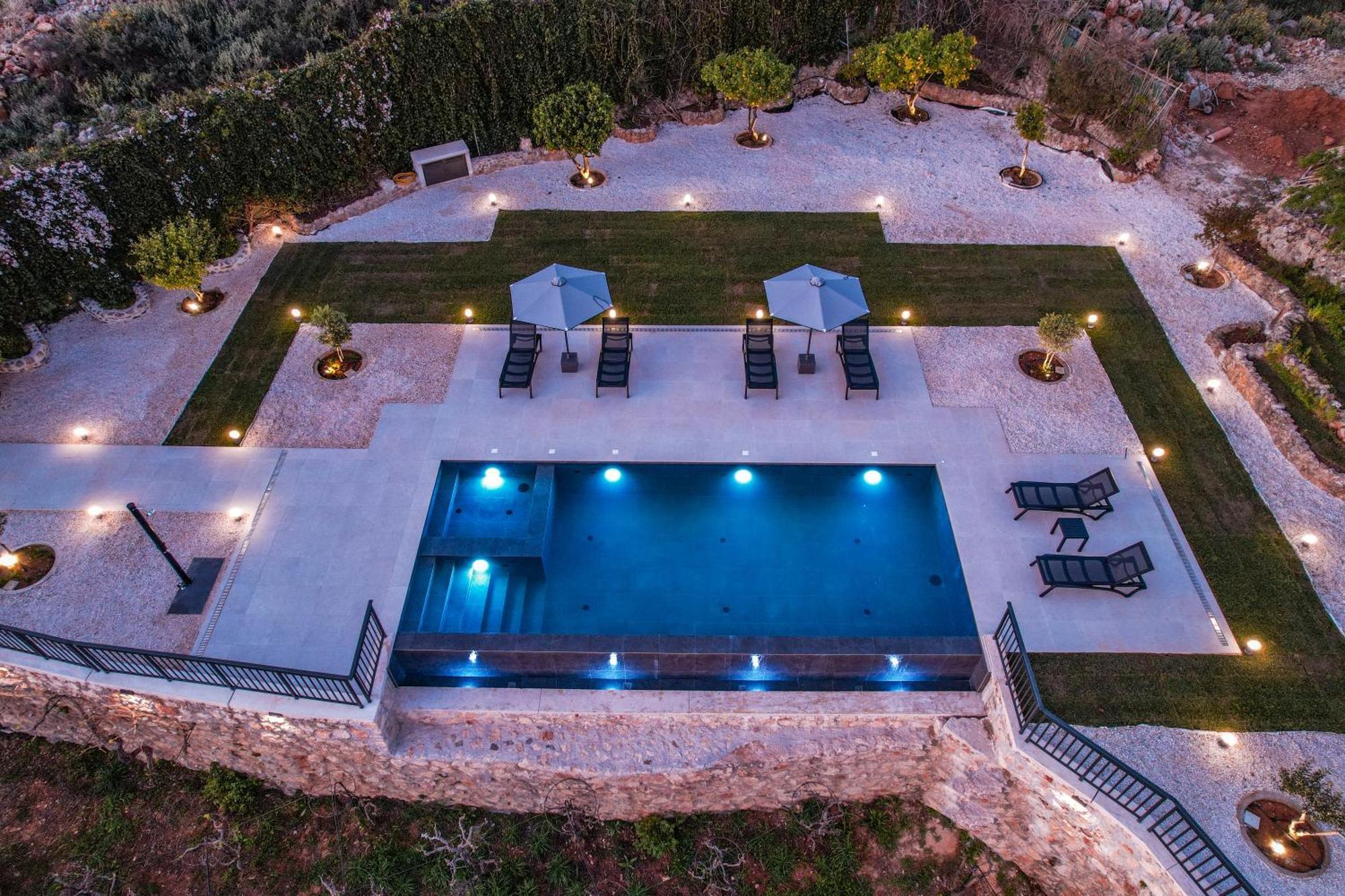 Recluso-3 Bd Luxury Country Villa, Huge Heated Pool With Hydromassage, Individual Bbq & Large Yard, Mountain View * Maláxa